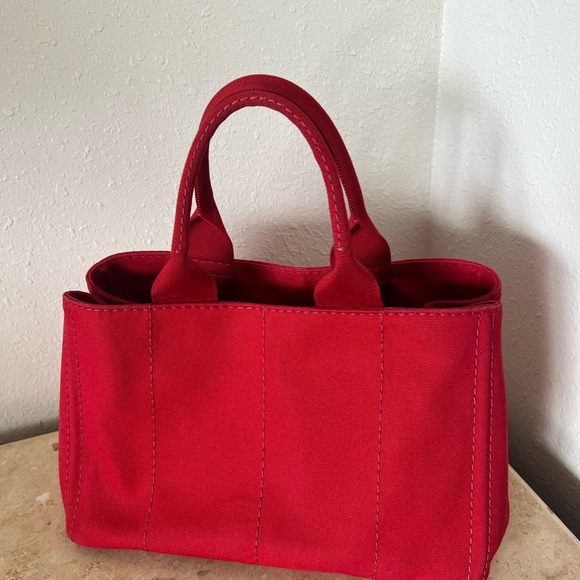 Prada canapa - Picture 4 of 12